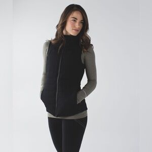 Lululemon Fluffed Up Vest in Black in Size 4